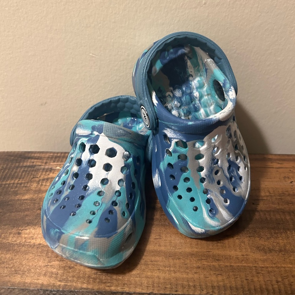 Joybees Baby Size 4/5 Blue, Green & White Tie Dye Slip On Clog Waterproof Summer